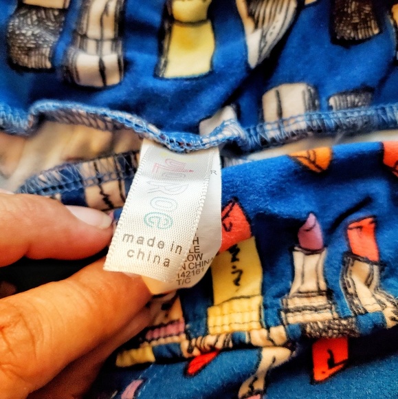 LuLaRoe Vintage Lipstick TC Leggings - Picture 2 of 3